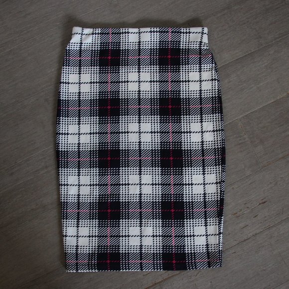 ✨NWOT✨ TEM Plaid Pencil Skirt - Picture 2 of 5